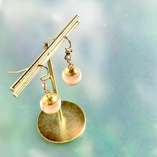 185 ゴールドラメ入りガラスドームと黒✖︎ブラウンアクセ　ピアスorイヤリング オーラソーマ風ガラスドーム レジン ピンク×オレンジ ピアスor