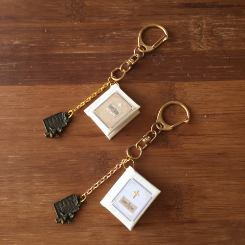 豆本】ちいさな本のキーホルダー≪天使≫【本好きさんに捧ぐ