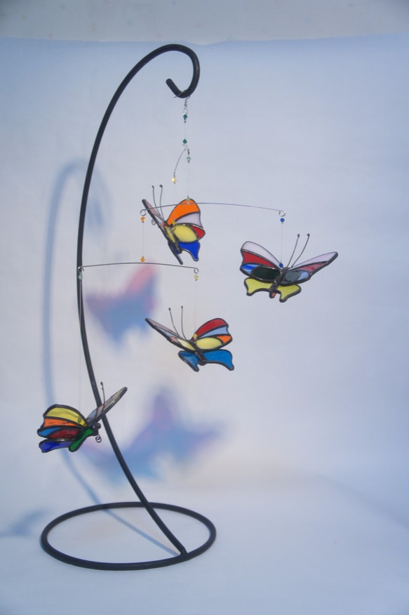 ステンドグラス「四頭の蝶のモビール」 5枚目の画像