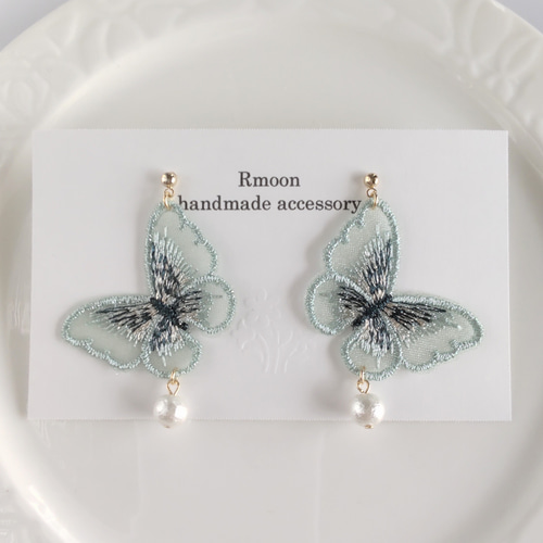 オーガンジー 刺繍 蝶々 コットンパール ピアス / イヤリング グリーン 