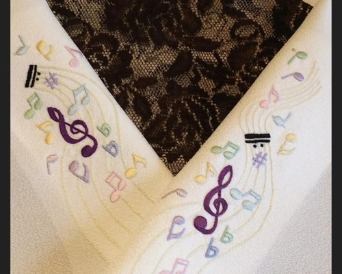 音楽デザインの着物反物 ダークパープル　小紋　ピエロ　音符 音楽デザインの着物反物 ダークパープル 小紋 ピエロ 音符 手