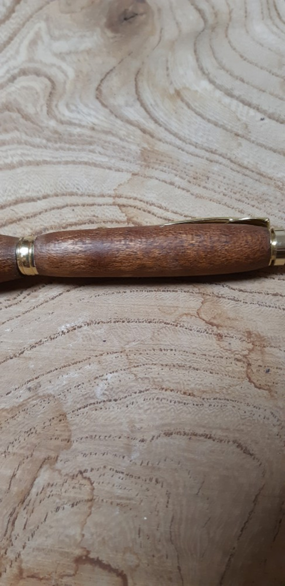 木製ボールペン　サペリ杢  回転式 ファンライン  松脂蜜蝋&椿油仕上げ 4枚目の画像