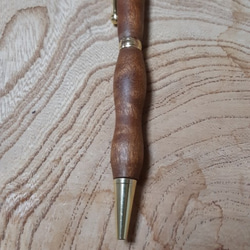 木製ボールペン　サペリ杢  回転式 ファンライン  松脂蜜蝋&椿油仕上げ 5枚目の画像