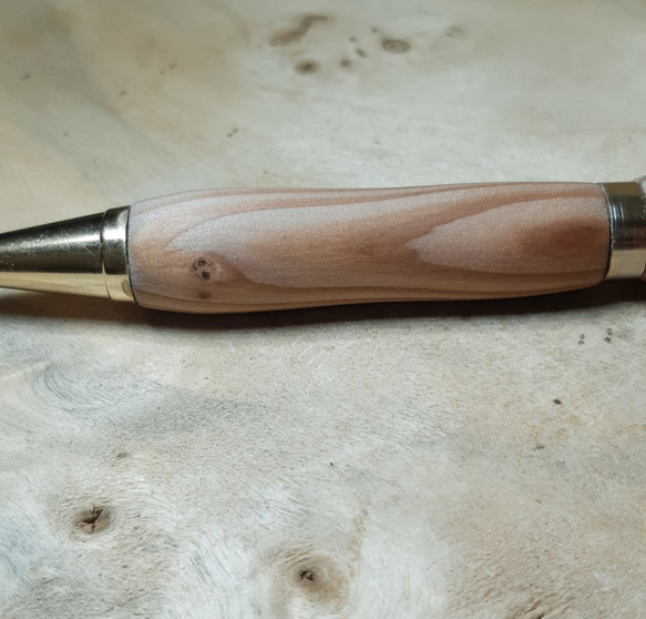 木製ペン ノック式ボールペン/0.7㎜シャーペン兼用 屋久杉  ガラスコート仕上げ 5枚目の画像