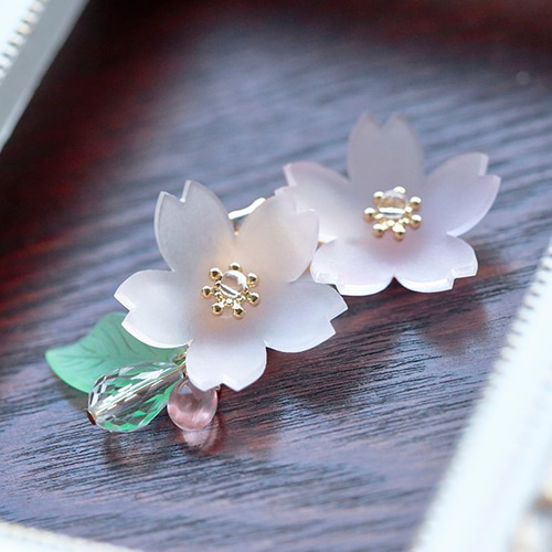 淡く透ける桜のイヤーカフ イヤーカフ 8gatu 通販｜Creema(クリーマ 