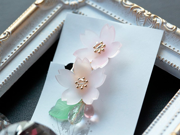 淡く透ける桜のイヤーカフ 2枚目の画像
