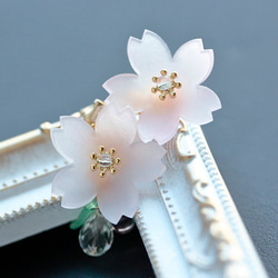 淡く透ける桜のイヤーカフ 3枚目の画像