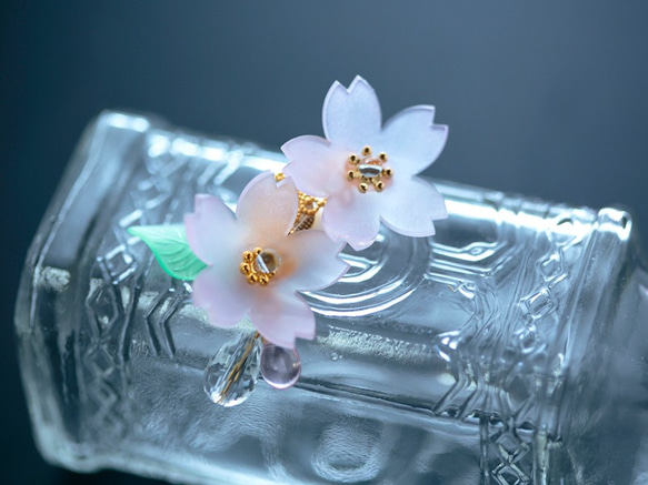 淡く透ける桜のイヤーカフ 8枚目の画像