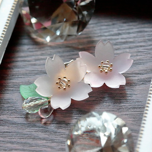 淡く透ける桜のイヤーカフ イヤーカフ 8gatu 通販｜Creema(クリーマ 