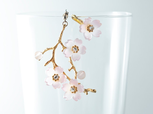 桜の枝ピアスorイヤリング 2枚目の画像