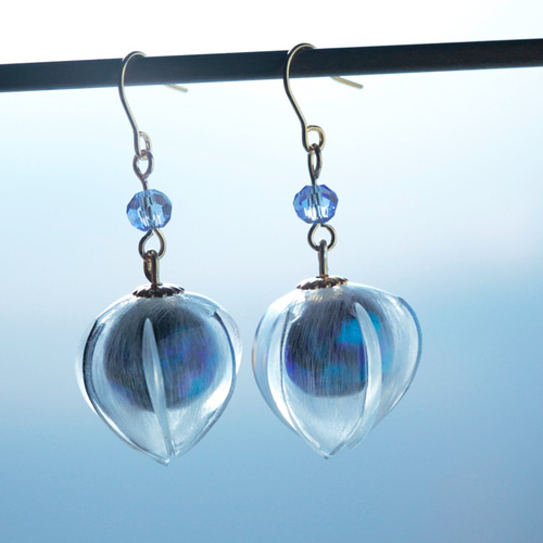 氷の結晶と氷の鬼灯 氷の華纏う鬼灯 ブルー 唐草ピアス