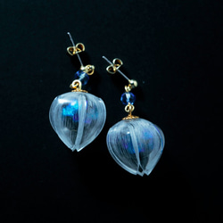 青鬼灯のピアスorイヤリング（夜光蛍ガラス） 2枚目の画像