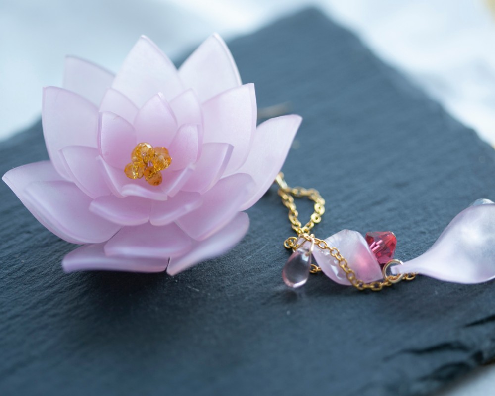 銀製蓮の花簪:日本文化の美と気品を身に纏うK116 銀製蓮の花簪:日本文化の美と気品を身に纏うK116