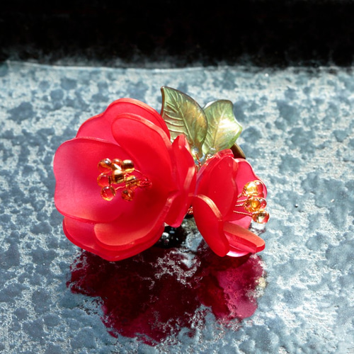 タービンちゃんさま売約済三日月簪〈Bouquet・大人のmini Redrose 赤椿〈つばき〉の2輪簪 かんざし 8gatu 通販 6094339｜Creema