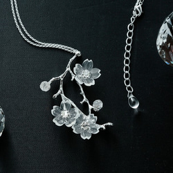 透明桜のネックレス 2枚目の画像