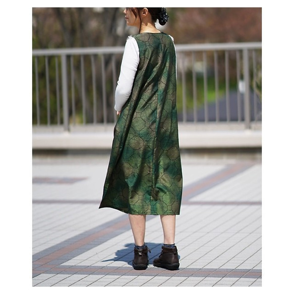 着物リメイク◇グリーン紬のほんのりコクーンワンピース 8枚目の画像