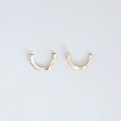 Curve studs . Gold-filled 第1張的照片