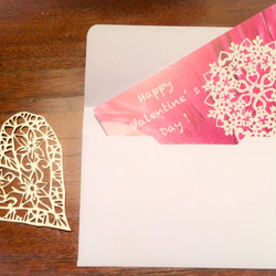 切り絵のバレンタインカード /２枚組/ 薔薇とハートの切絵入り/AtelierTanTan 3枚目の画像