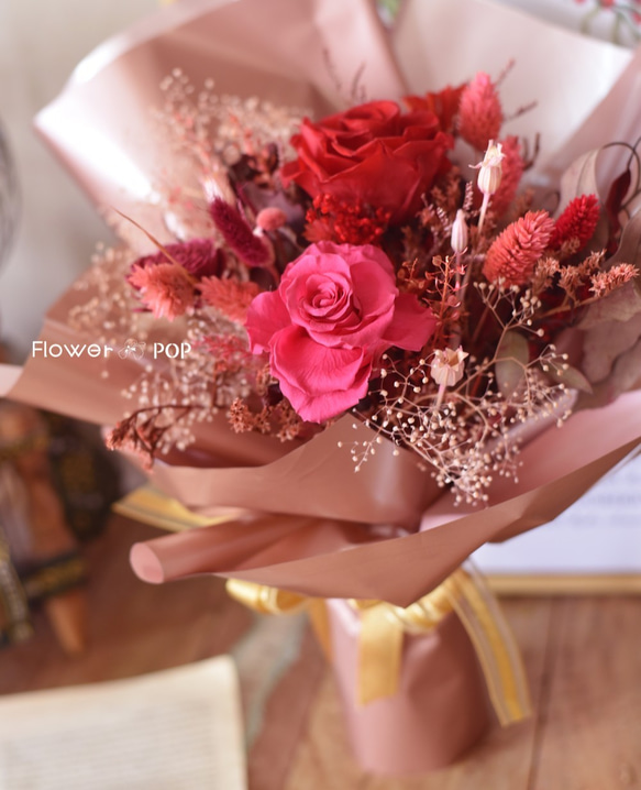 紅莓果醬．愛情是紅色．情人節禮物．拍婚紗照捧花．永生花花束．華麗系 第1張的照片