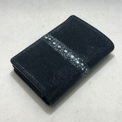 連石エイ（ガルーシャ）2つ折り財布ミドルサイズ　ブラック（連石エイ）/ブラック（内革） 2枚目の画像
