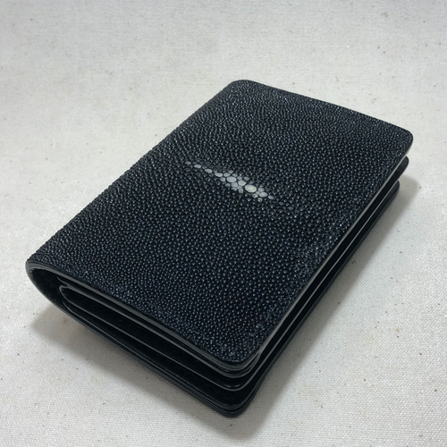 エイ（ガルーシャ）2つ折り財布ミドルサイズ ブラック（エイ革