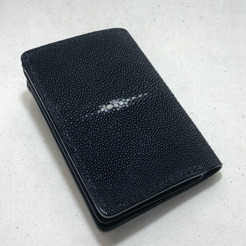 極美品 ガルーシャコンパクトウォレット エイ革 エイ（ガルーシャ）2つ折り財布ミドルサイズ ブラック（エイ革