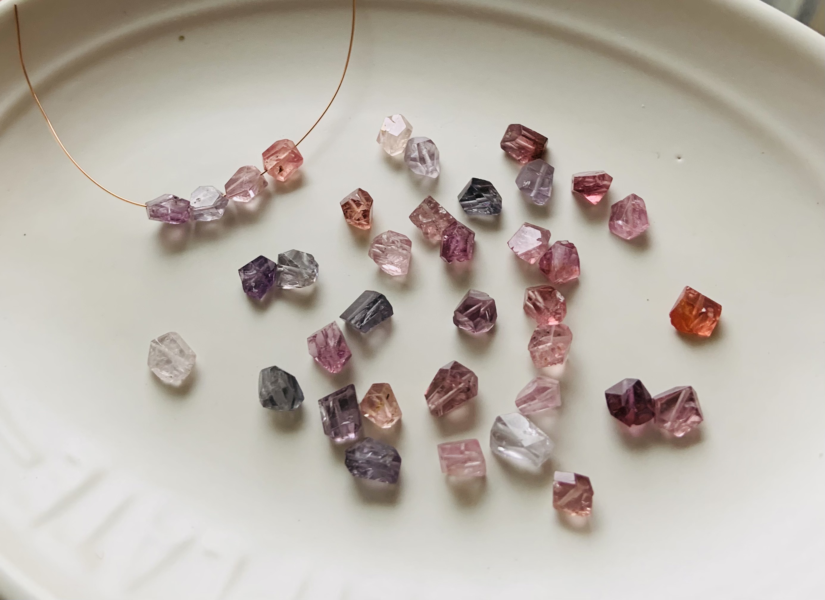 天然石 スピネル マルチカラー ナゲット タンブルカット ビーズ 4石 