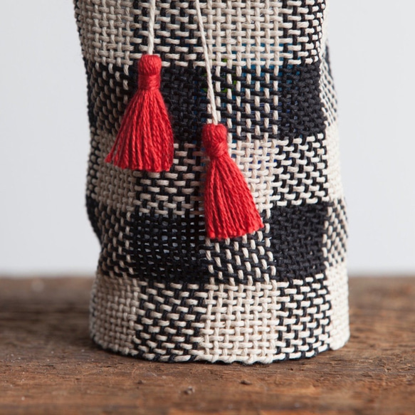 現代民芸《ヘンプ麻糸の手織り花器カバー》オリジナル布地 和空間にも合います＊インポート製 【タイル柄】 5枚目の画像