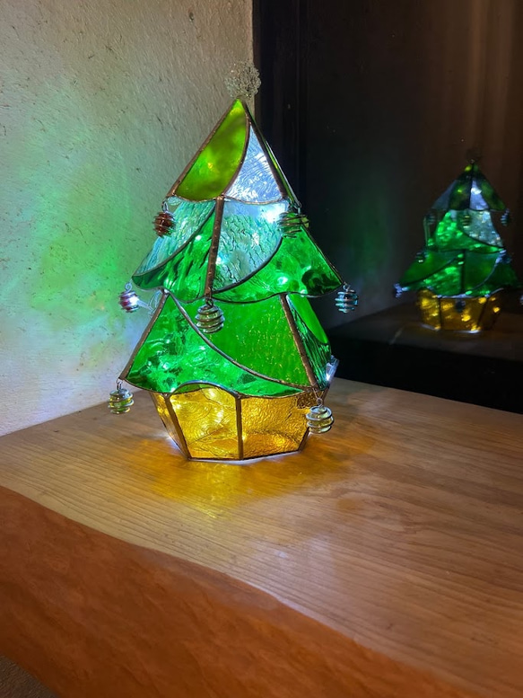 クリスマスツリー（ステンドグラスのランプ） 3枚目の画像