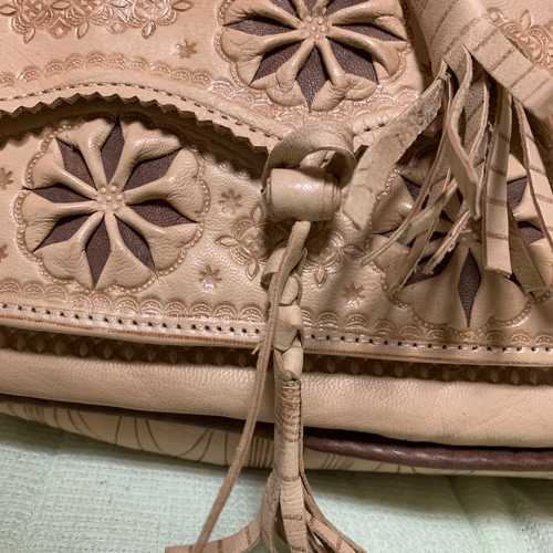 モロッコショルダーバッグ山羊革で軽くて丈夫 ショルダーバッグ