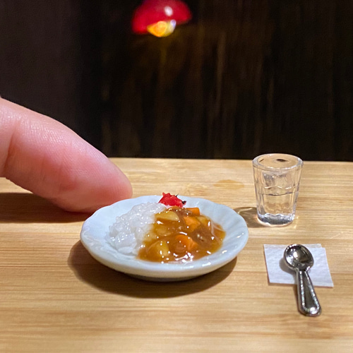ミニチュア【カレーライス（福神漬付）】陶器皿30㎜ その他置物 いろ