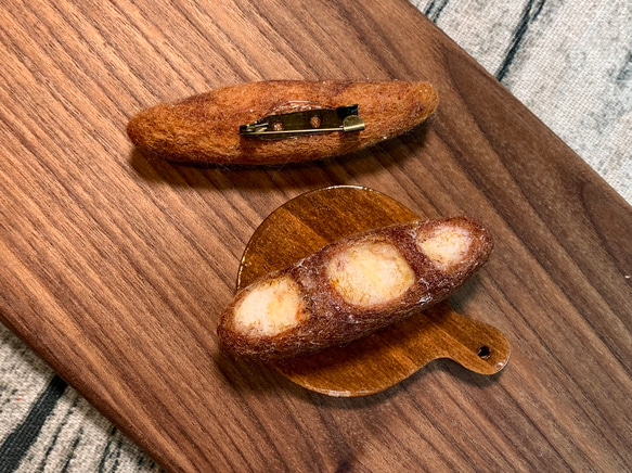 ウールフェルト - 垂れバゲットフランスパン（ピン） 1枚目の画像