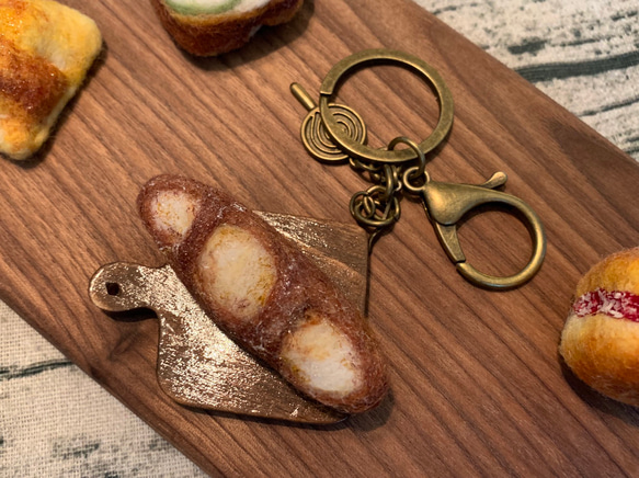 ウールフェルト - 垂れバゲットフランスパン（ピン） 4枚目の画像