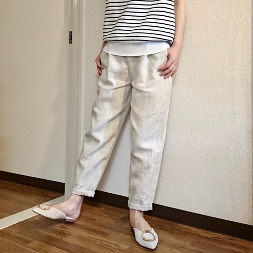 リネン混*デザインテーパードパンツ　handmade 生成り キレイめラインの「HAORUのリネンテーパードパンツ」 - SUSCON +