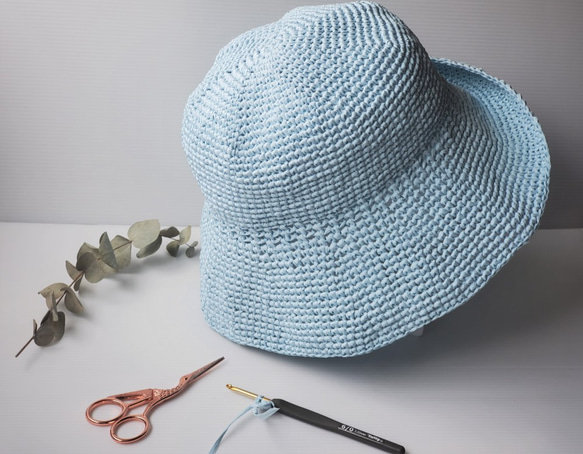 夏バイザー麦わら帽子水色漁師帽子針かぎ針編み DIY キットかぎ針編み材料パックと説明ビデオ 5枚目の画像