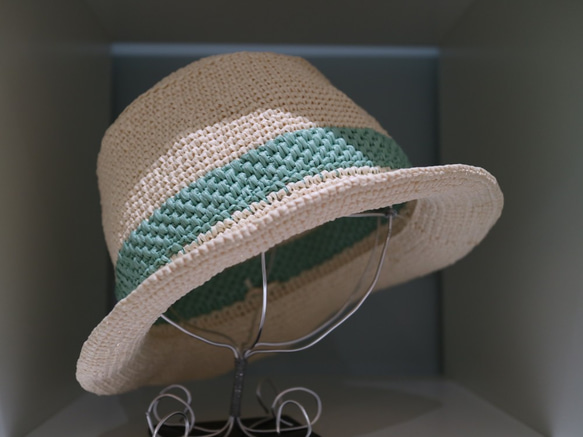女性用帽子 手作りかぎ針編み麦わら帽子 日よけ帽子 ラフィア麦わら帽子 ベージュ レディース帽子 カップル帽子 椿 誕生日プレゼ 6枚目の画像