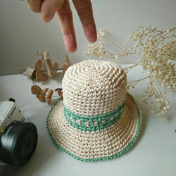 ベージュの純粋な手作りのかぎ針編みのBJD人形、手作りのかぎ針編みの麦わら帽子、ベビー帽子、子供用の小さなサイズの帽子、カスタマ 3枚目の画像