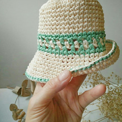 ベージュの純粋な手作りのかぎ針編みのBJD人形、手作りのかぎ針編みの麦わら帽子、ベビー帽子、子供用の小さなサイズの帽子、カスタマ 6枚目の画像