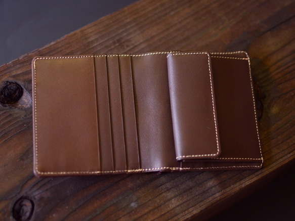 【経年変化を楽しむ：ダークブラウン】ベビーバッファロー本革製 二つ折り財布　MK-3008-BS-1 5枚目の画像