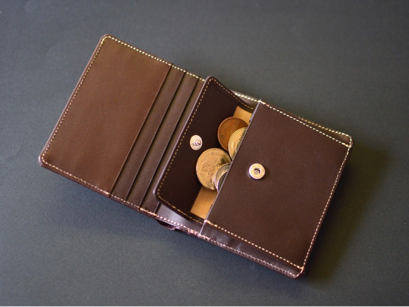 【経年変化を楽しむ：ダークブラウン】ベビーバッファロー本革製 二つ折り財布　MK-3008-BS-1 7枚目の画像