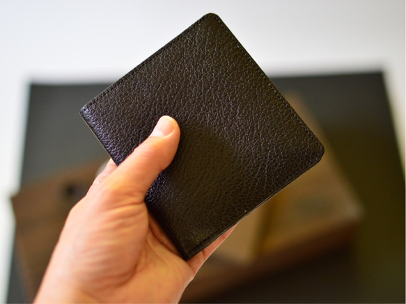 【経年変化を楽しむ：ブラック】ベビーバッファロー本革製 二つ折り財布　MK-3009-BS-2 3枚目の画像