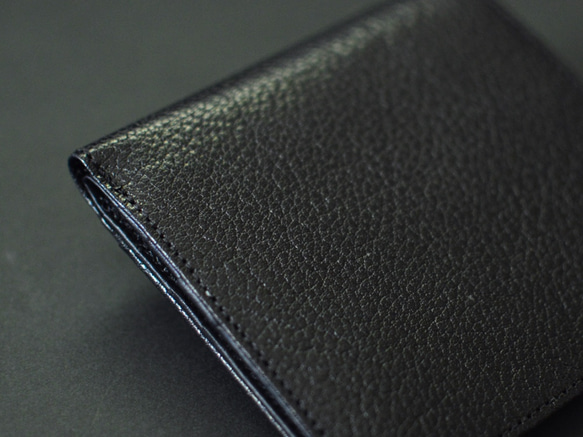 【経年変化を楽しむ：ブラック】ベビーバッファロー本革製 二つ折り財布　MK-3009-BS-2 4枚目の画像
