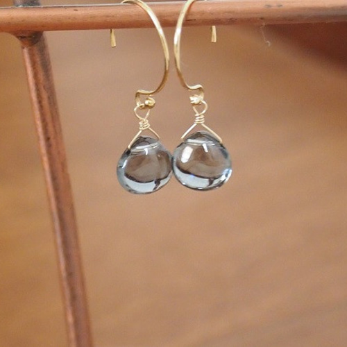 シルバーフラッシュクリスタルのシンプルピアス（14kgf）／イヤリング  