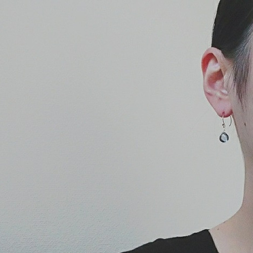 シルバーフラッシュクリスタルのシンプルピアス（14kgf）／イヤリング  