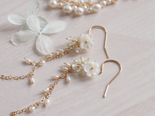 【一点物】夢見る花の庭Ⅲ（ピアス（14kgf）/イヤリング） 4,400円