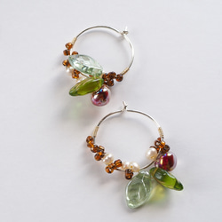 淡水真珠とガラスビーズが果実なピアス4 2枚目の画像