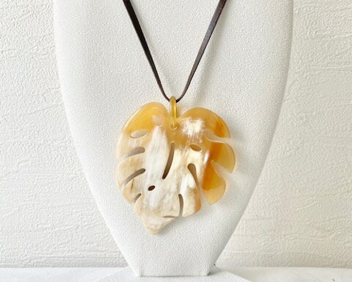 バッファローホーン 水牛 モンステラ ネックレス 軽量 強い 魔除け
