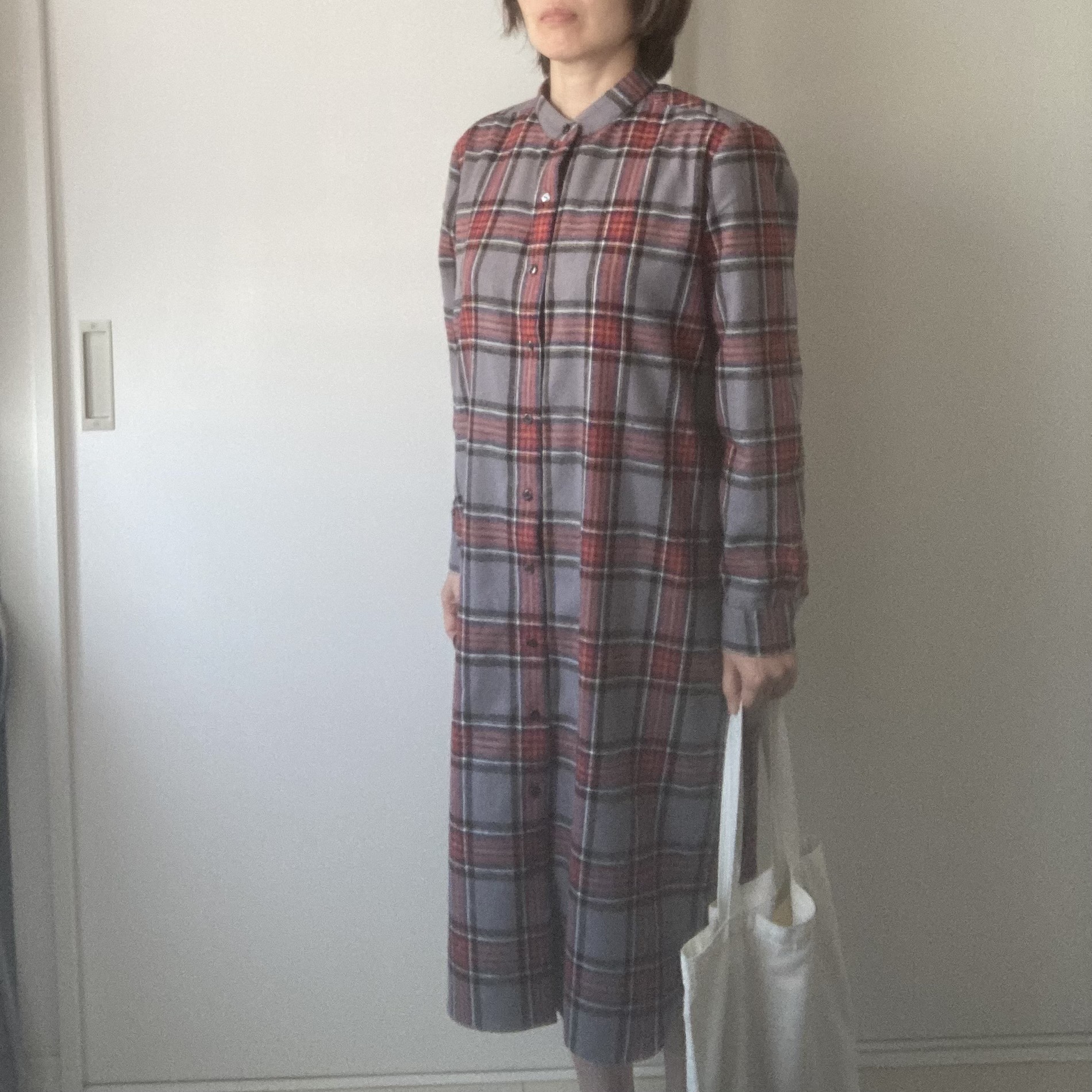 《訳あり30％OFF》タータンチェックのシャツワンピース　グレーと赤