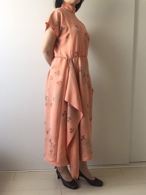着物リメイク サーモンオレンジのスタンドカラードレス 2枚目の画像