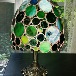 緑の森のテーブルランプ　　ステンドグラス/緑のサークルモザイク 4枚目の画像